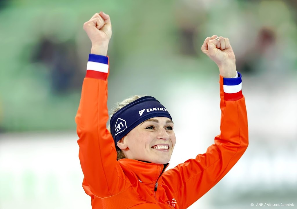 Schouten voor het eerst wereldkampioen allround, De Jong derde