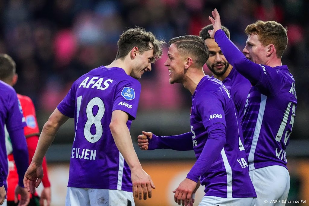 AZ boekt bij NEC vijfde competitiezege op rij