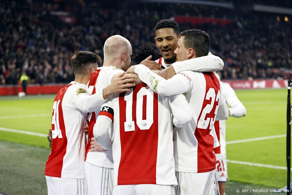 Ajax komt in laatste minuut met schrik vrij tegen RKC