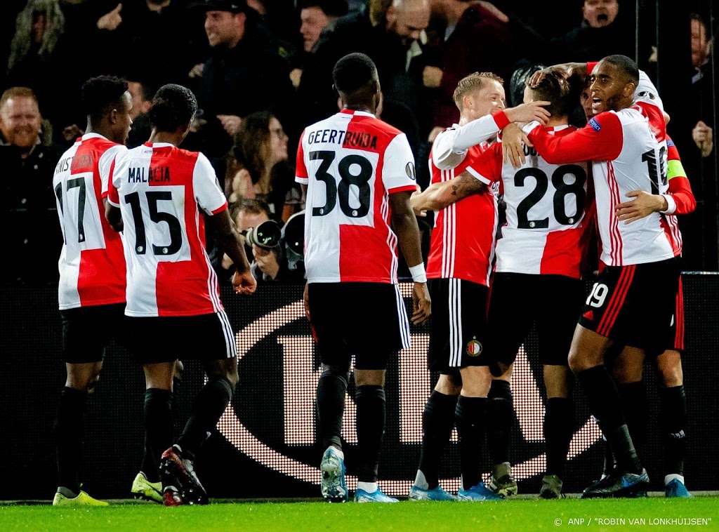 Feyenoord krijgt weer boetes van UEFA