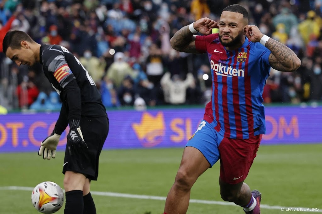 Depay bij FC Barcelona weer geblesseerd aan hamstring