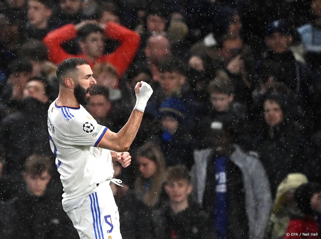 Benzema leidt Real in Londen met drie goals langs Chelsea