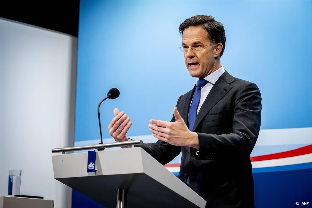 Rutte: nog één keer praten over wangedrag voetbal, dan ingrijpen