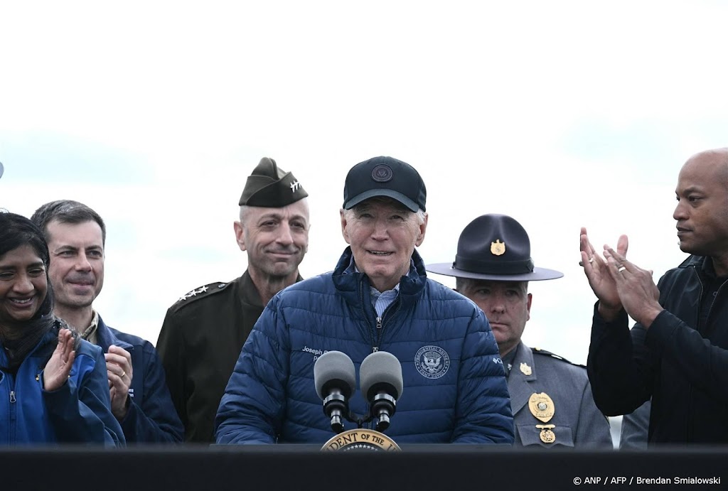 Biden bezoekt ingestorte brug Baltimore, belooft herbouw