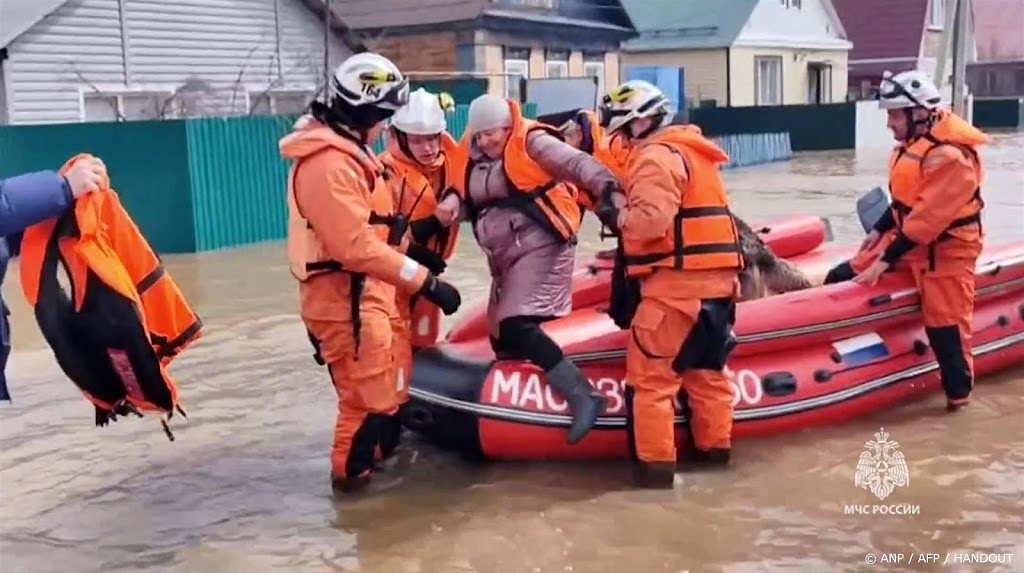 Duizenden geëvacueerd na damdoorbraak in Russische Oeralrivier
