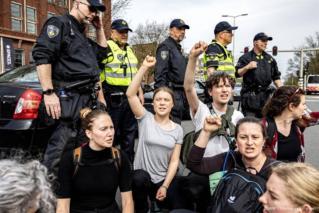 Greta Thunberg na aanhouding bij nieuwe XR-blokkade in Den Haag