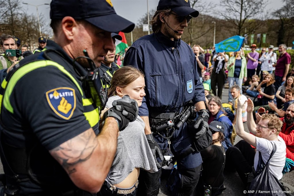 Klimaatactivist Greta Thunberg opnieuw opgepakt bij XR-blokkade 