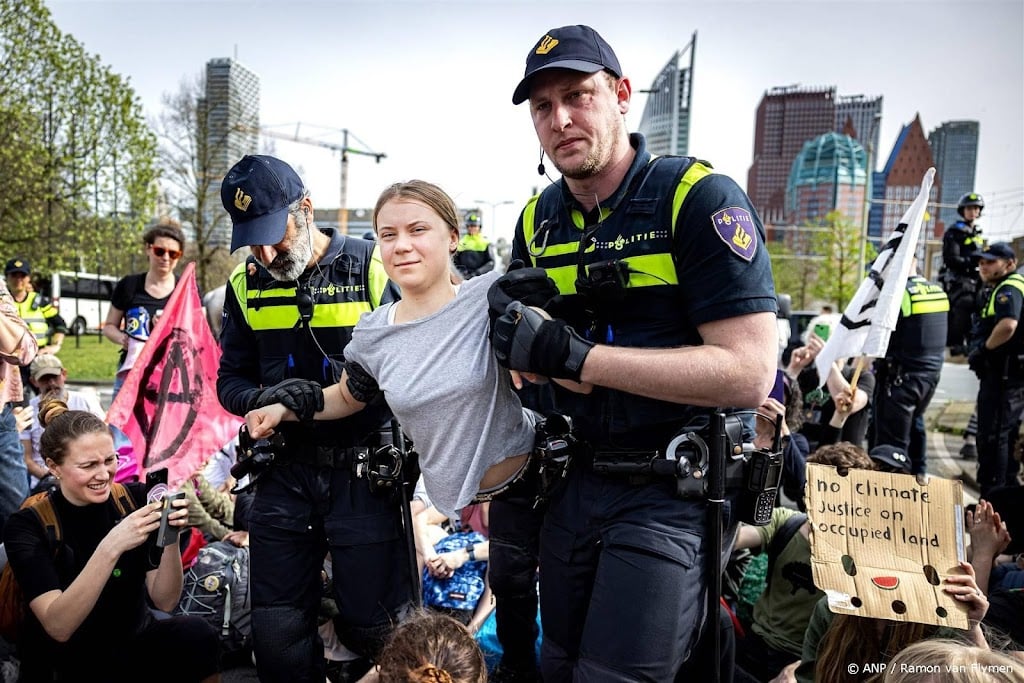 Greta Thunberg weer op vrije voeten na blokkades Den Haag