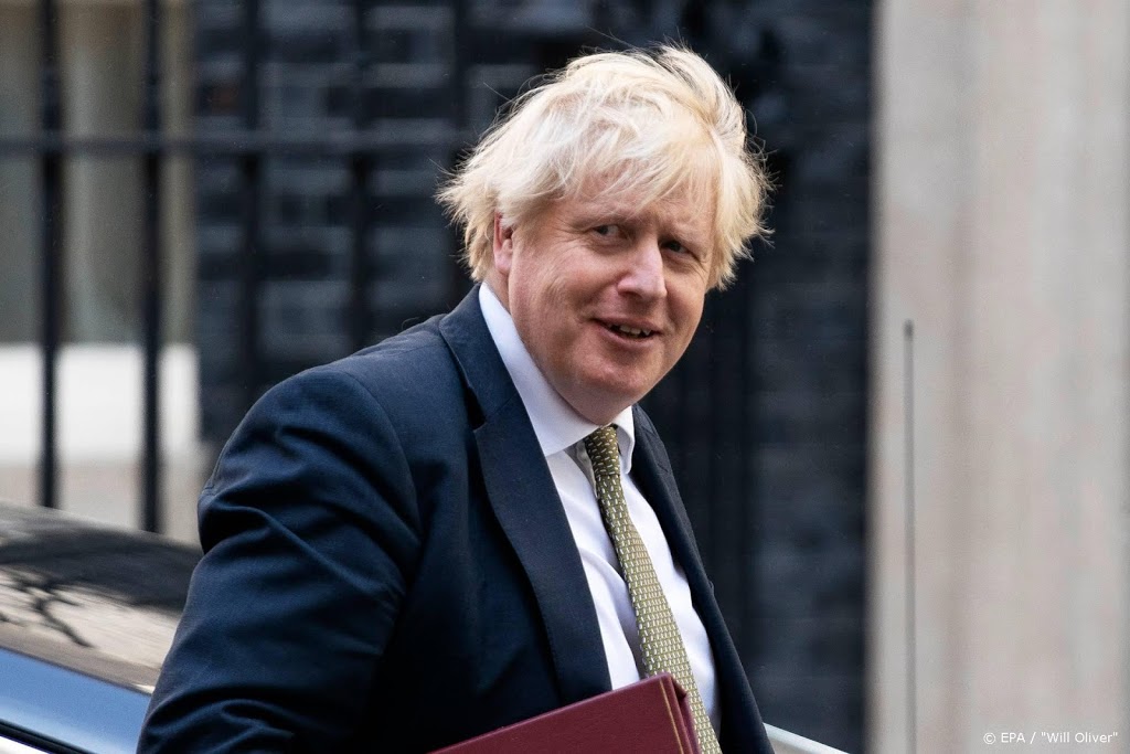 Premier Johnson is terug in parlement en belooft versoepeling