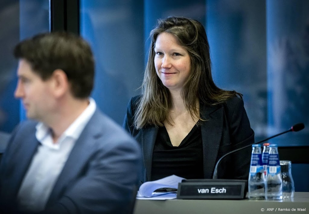 Kamerlid Van Esch vroegtijdig uit debat, moet in quarantaine