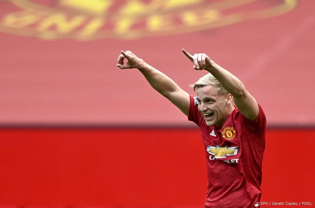 Basisplaats Van de Beek bij Manchester United tegen AS Roma
