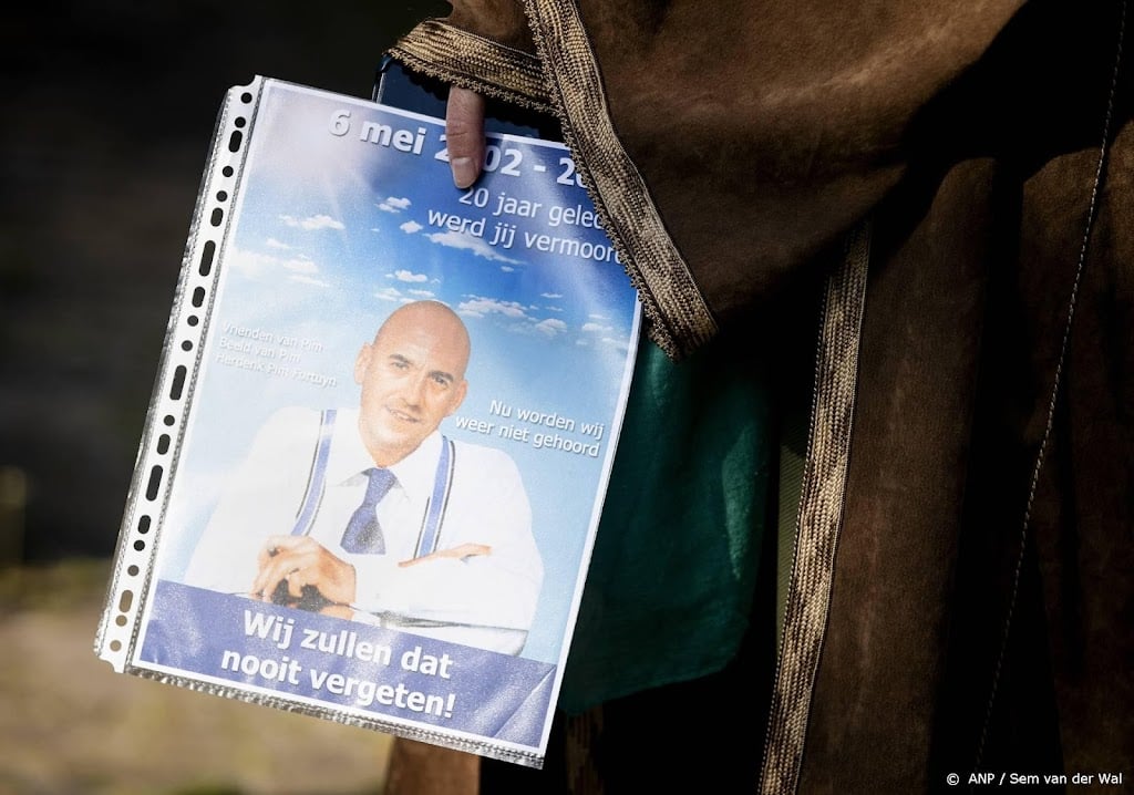 Honderden mensen herdenken Pim Fortuyn in Rotterdam