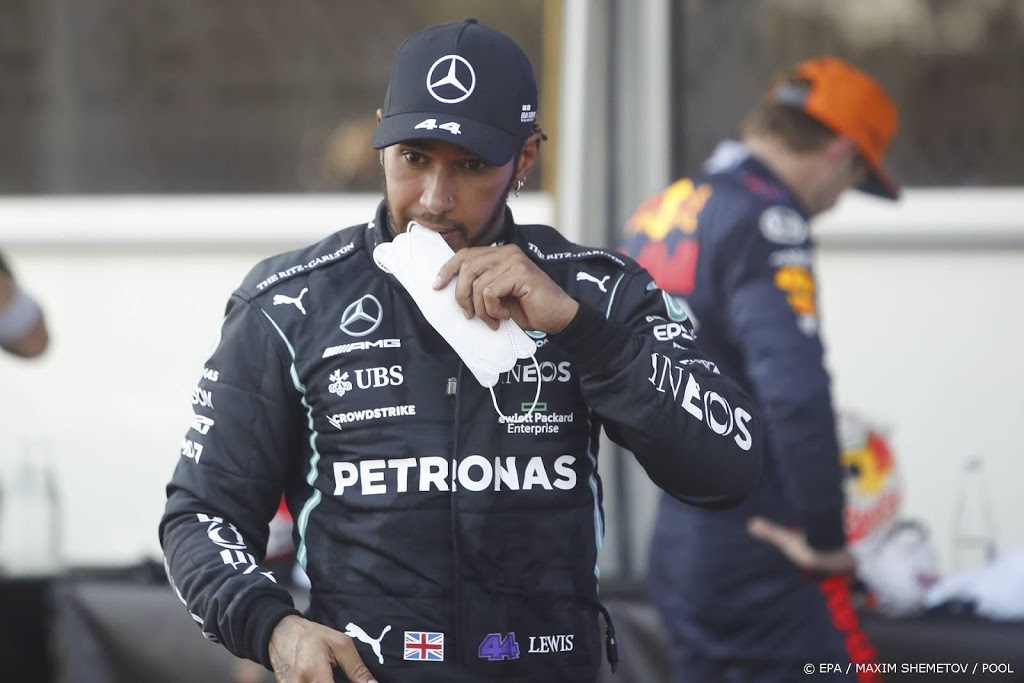 Hamilton schaamt zich voor blunder in Bakoe