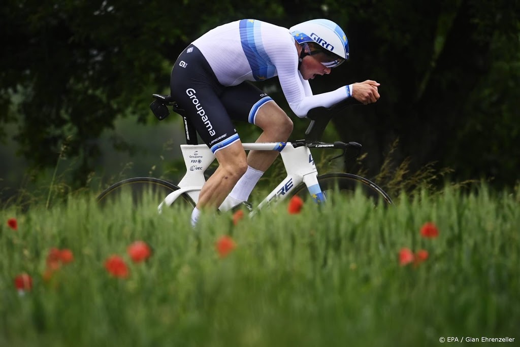 Küng wint openingstijdrit in Zwitserland