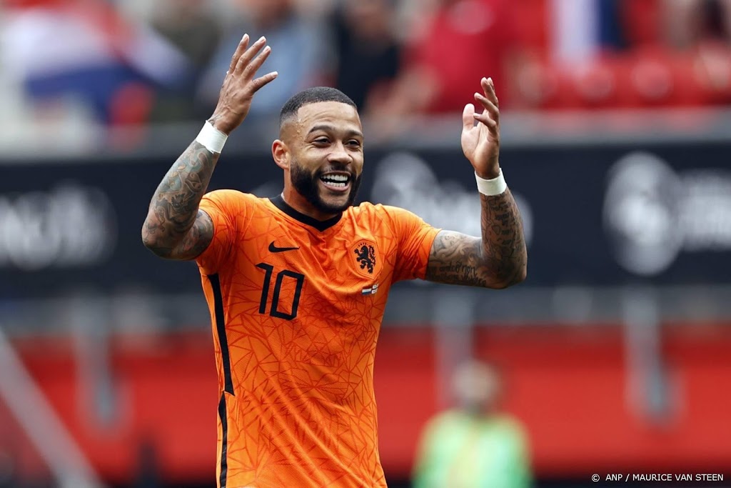 Depay is blij voor Weghorst maar is liever centrumspits