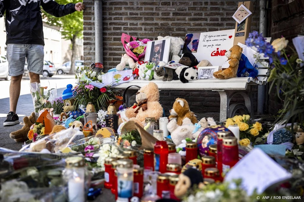 Verslagenheid en zee van bloemen bij huis Gino in Maastricht