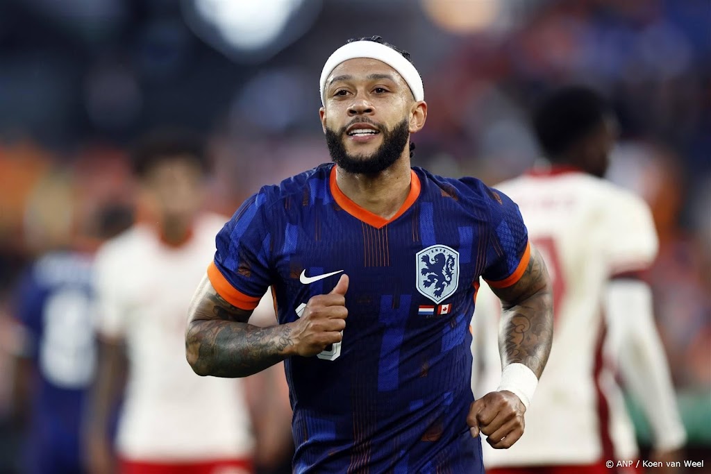 Depay nadert met 45e doelpunt voor Oranje recordhouder Van Persie