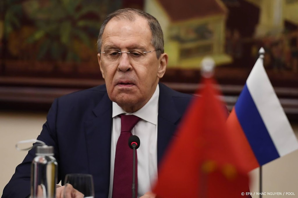 Lavrov bekritiseert Frans lek gesprek tussen Macron en Poetin