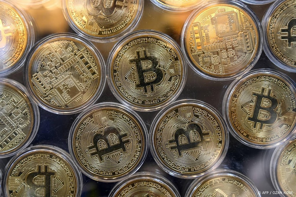 Koers cryptomunt bitcoin naar hoogste niveau in ruim jaar