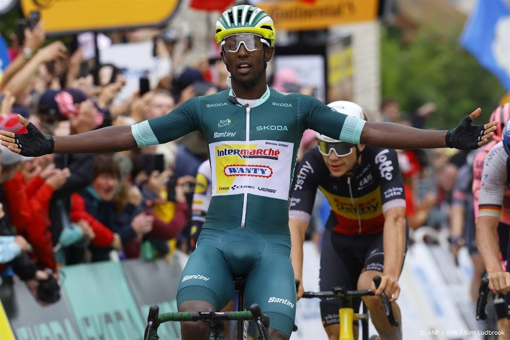Eritreeër Girmay sprint naar tweede ritzege in Tour de France