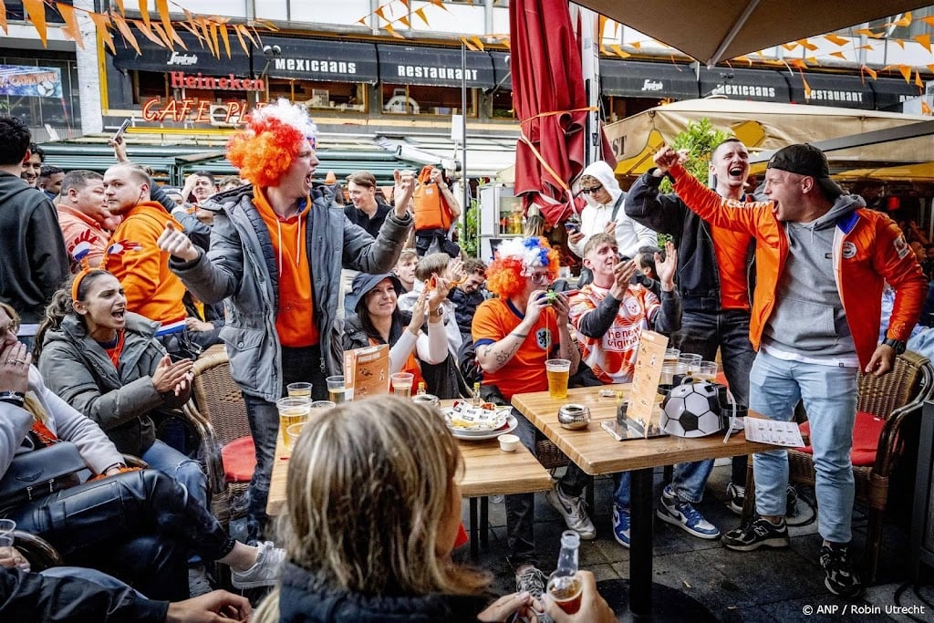 Volle kroegen en terrassen voor EK-wedstrijd Nederland - Turkije