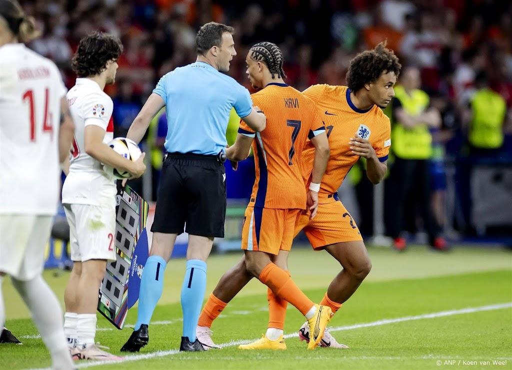 Zirkzee debuteert als invaller tegen Turkije voor Oranje