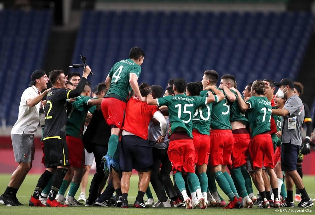 Voetballers Mexico pakken brons op Spelen