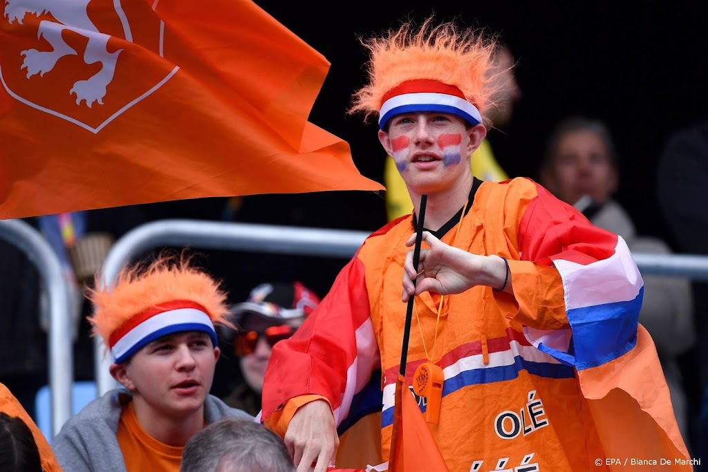 Zuid-Afrika zingend op veld, ook fans uit VS bij WK-duel Oranje