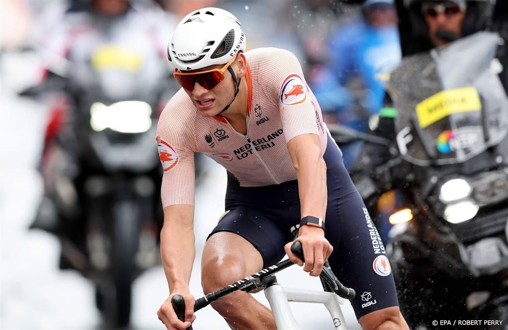 Van der Poel pakt ondanks val wereldtitel en volgt Zoetemelk op
