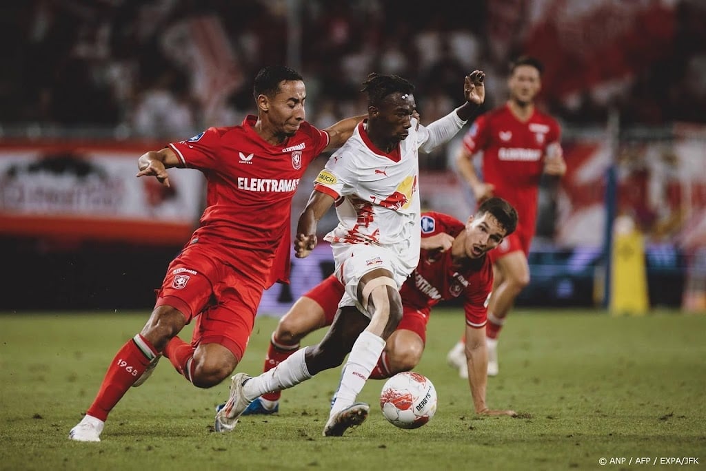 FC Twente houdt hoop op play-offs CL na late treffer Vlap