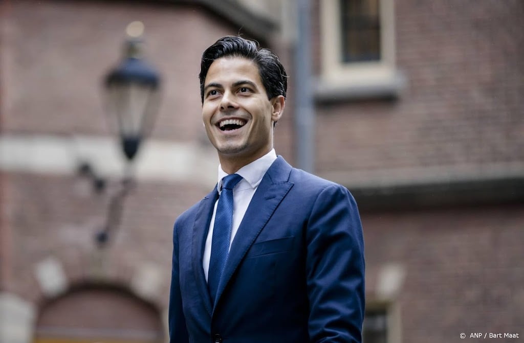 Jetten ontvangt koffer met duurzame ideeën op duurzame dinsdag