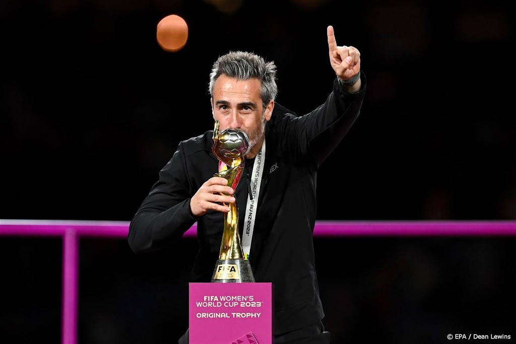 Bondscoach Spaanse voetbalsters snapt niets van zijn ontslag