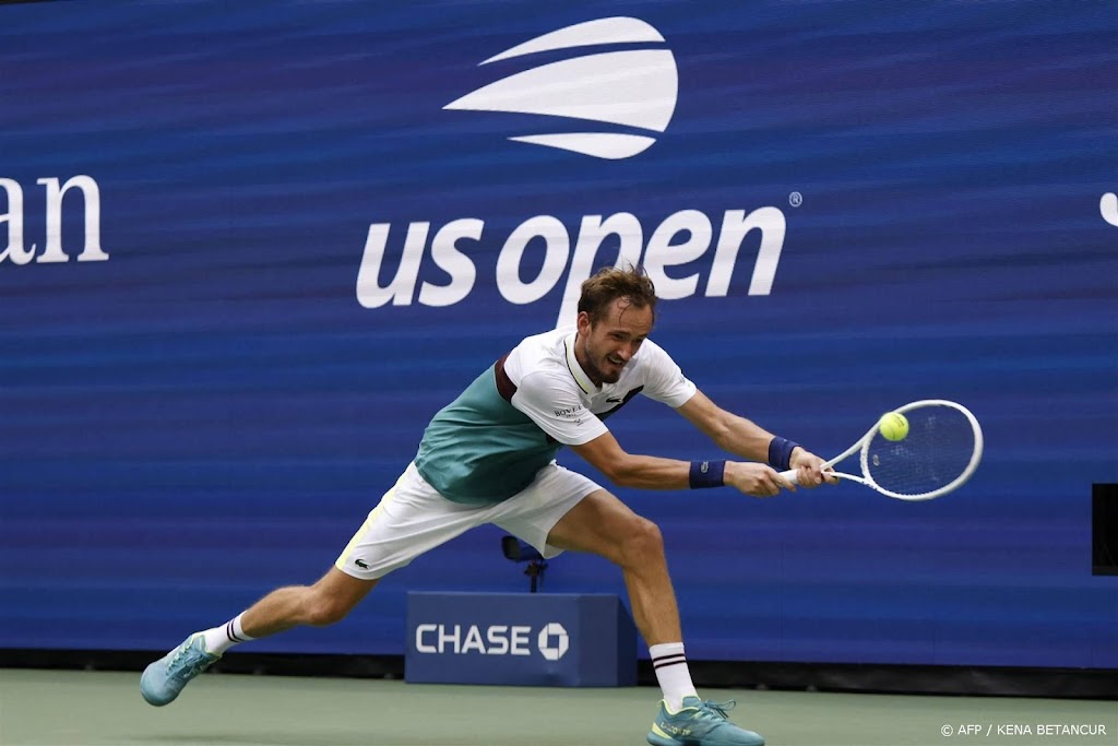 Medvedev klopt Roeblev en bereikt opnieuw halve finale US Open