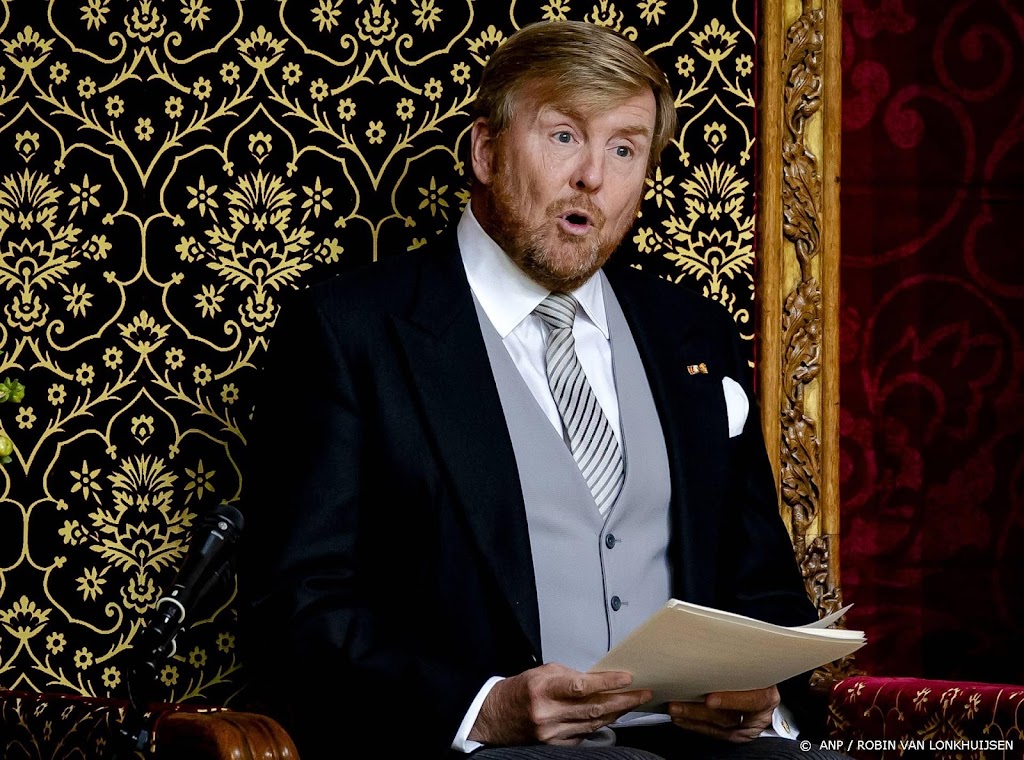 Willem-Alexander praat met slachtoffers toeslagenaffaire
