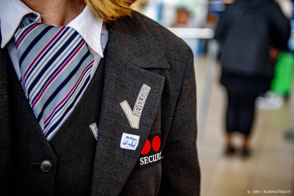 Schiphol denkt met pakket eindelijk meer beveiligers te trekken