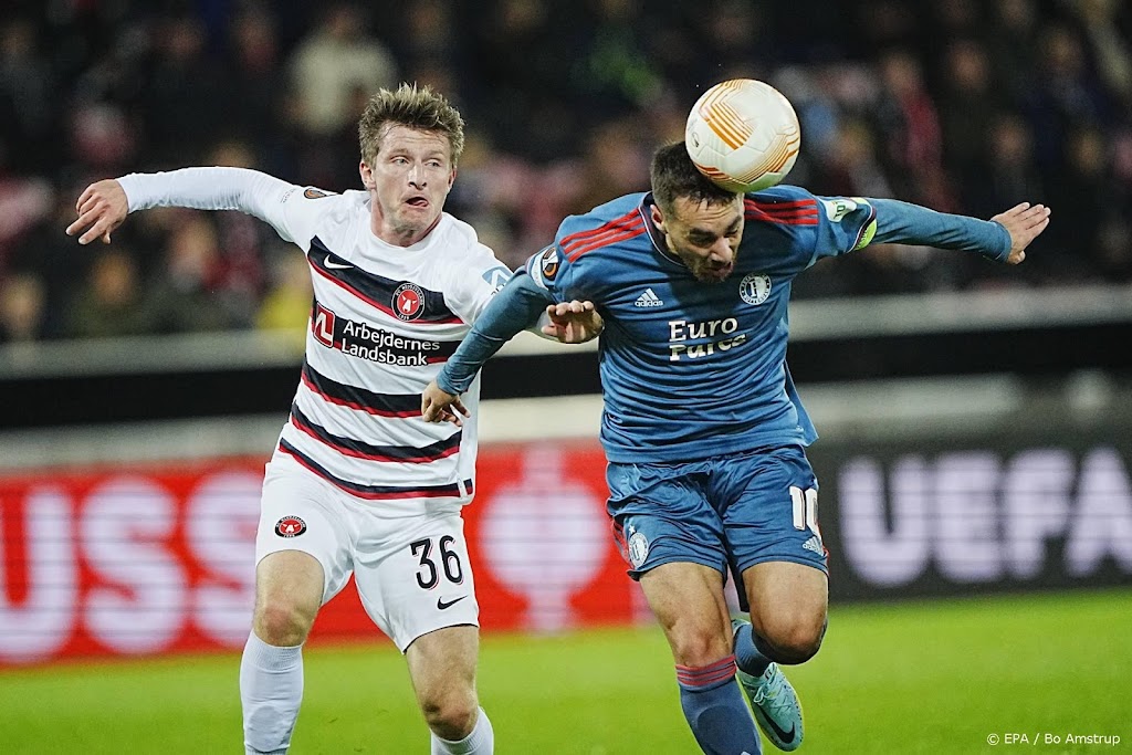 Feyenoord verspeelt in slotfase zege bij Midtjylland