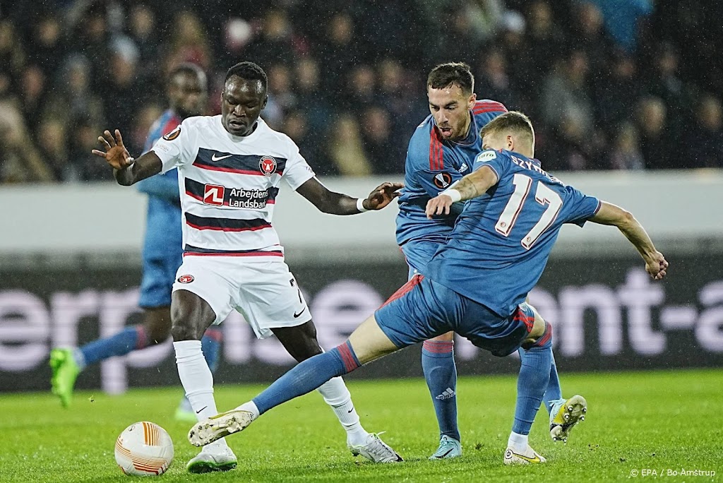 Feyenoord laat na koppositie alleen in handen te nemen