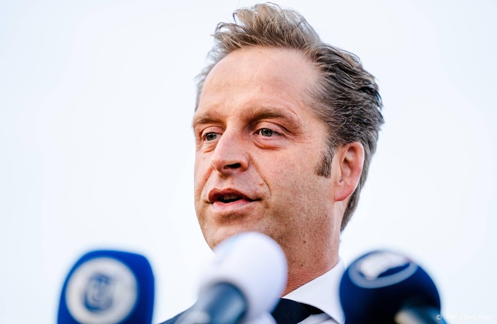 De Jonge kijkt naar aanpakken valse Covid-19-verklaringen