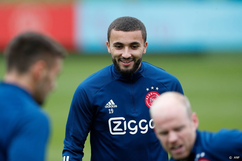Ajax verklaart positieve testen door fout in laboratorium