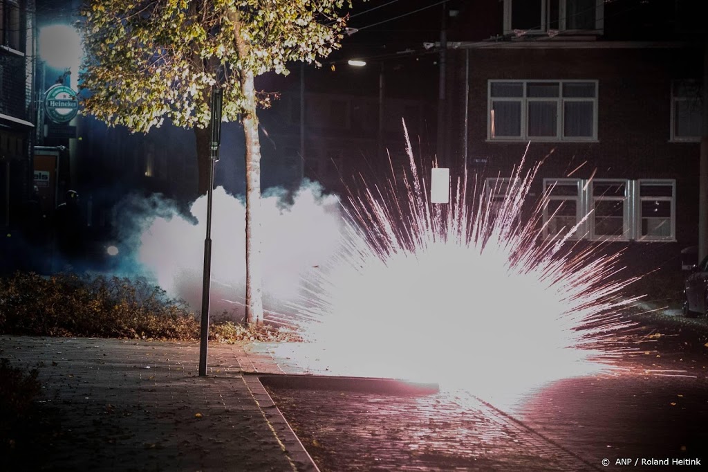ME ingezet in Urk na gooien molotovcocktails en zwaar vuurwerk