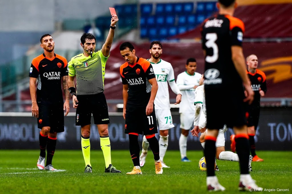 Roma houdt met tien man stand tegen Sassuolo