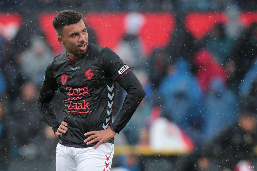 VVV huurt verdediger Guwara van FC Utrecht