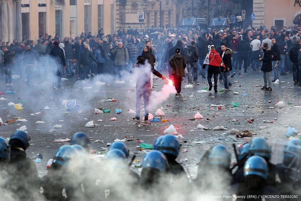 'Feyenoord-fans veroordeeld tot celstraf na rellen in Rome'