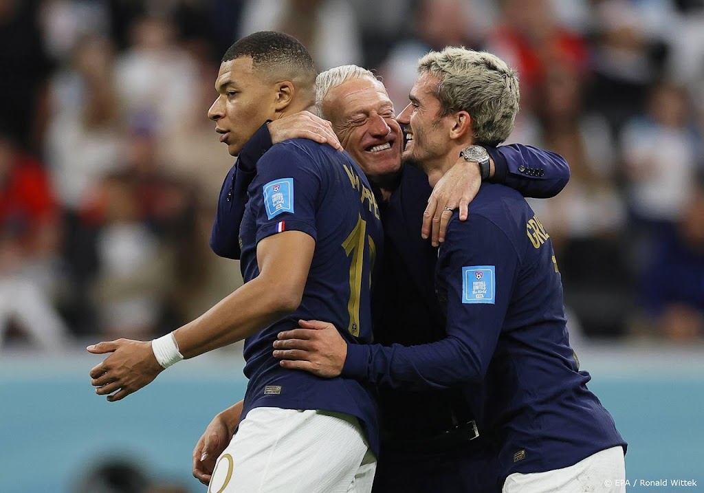 Deschamps blijft aan als bondscoach van Frankrijk