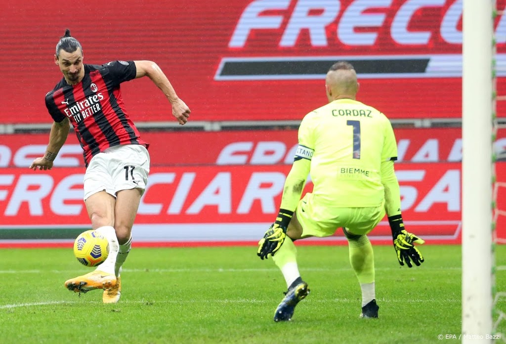 Ibrahimovic leidt AC Milan met jubileumtreffer terug naar de kop