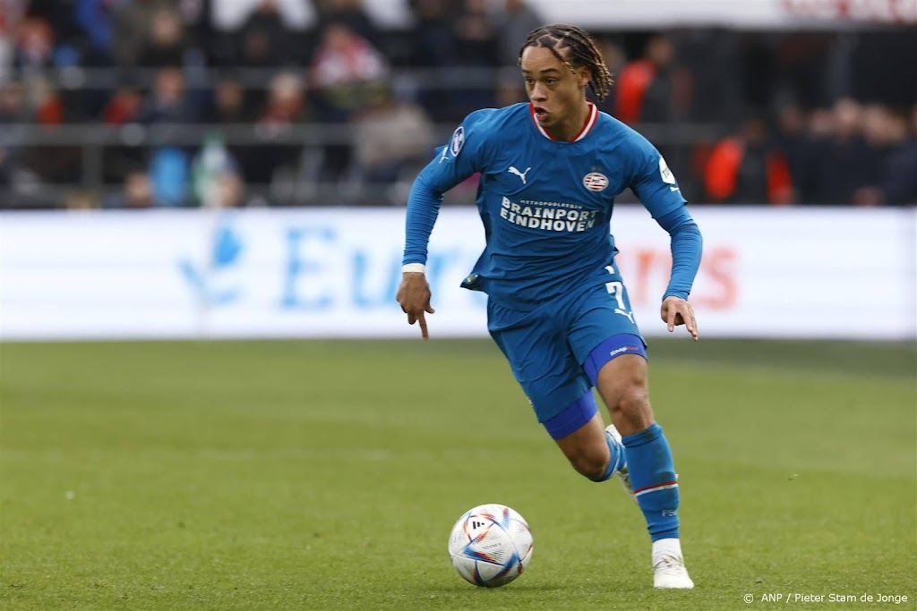 PSV wil aanvaller Simons langer in Eindhoven houden