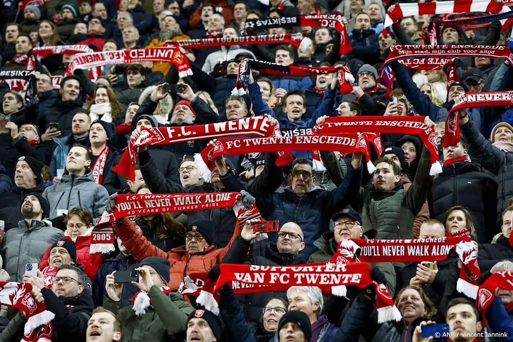 FC Twente vult lege tribunes van Vak-P met jongeren