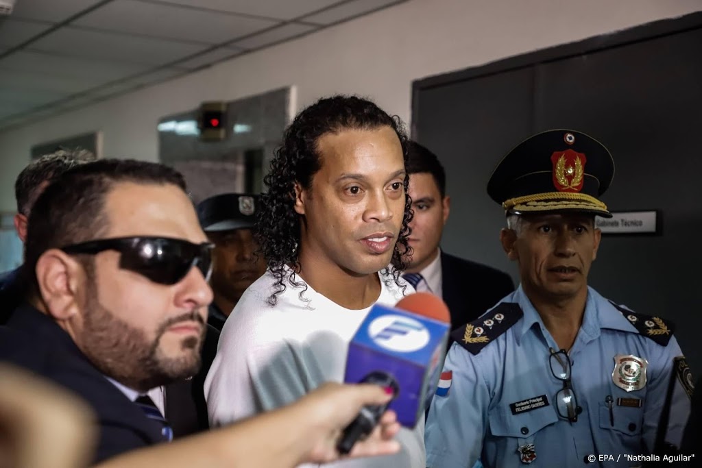Oud-topvoetballer Ronaldinho vast in Paraguay om vals paspoort