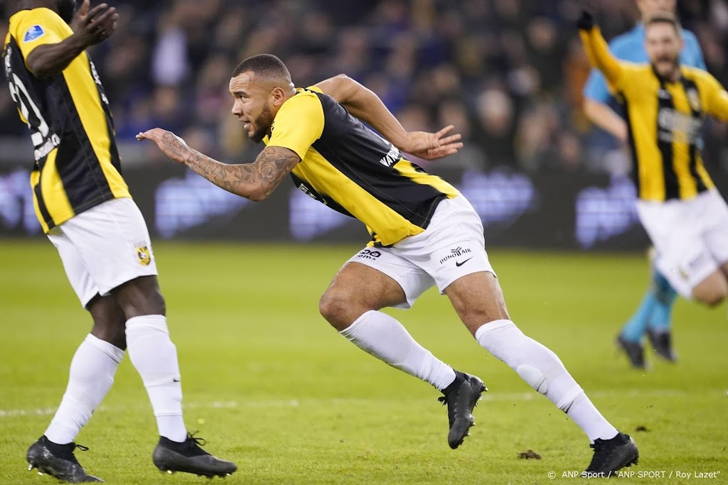 Vitesse bezorgt FC Twente derde nederlaag op rij