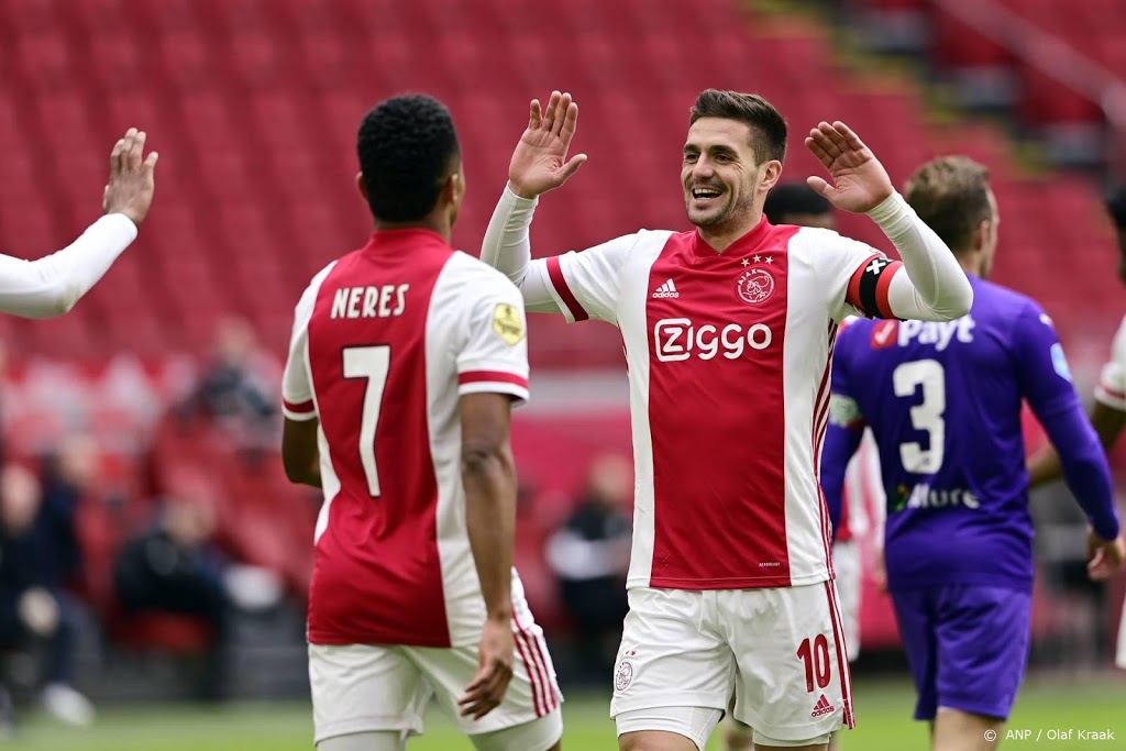 Ajax steviger aan kop na zege op FC Groningen: 3-1
